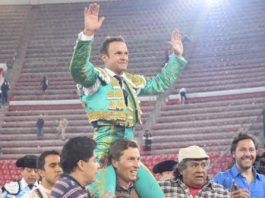 Ferrera sacado a hombros en La México. FOTO: Tadeo Alcina