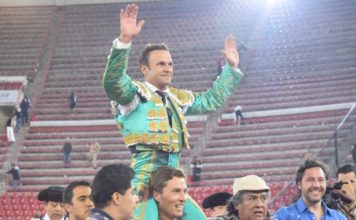 Ferrera sacado a hombros en La México. FOTO: Tadeo Alcina