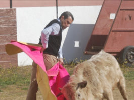 Uno de los integrantes rematando un lance en el evento de Arronches