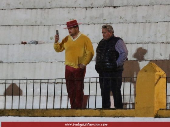 Alfonso Ibarra desafiando a la lluvia para emitir su periscope