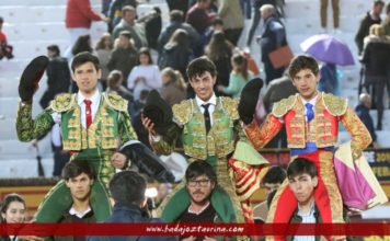 Los de casa a hombros