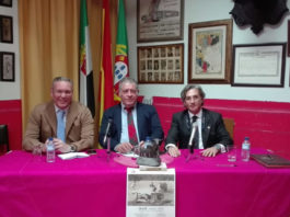 Joaquín Ramos junto a Mateo Giralt, presidente del CTE Badajoz y el presentador Francisco Lozano