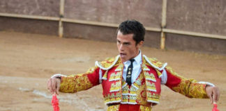 Desde ahora Juan Luis lucirá plata o azabache en sus vestidos de torear, pero seguirá siendo igual de torero que en esta foto