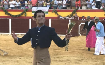 José Garrido dando la vuelta al ruedo en una imagen de archivo