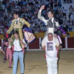A-HOMBROS-GARRIDO-Y-JUANITO